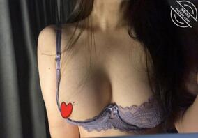 想要被哥哥舔我的奶头，很敏感的乳头需要被挑逗0