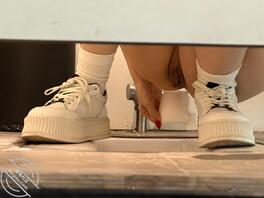 今日厕拍白虎大肥逼1