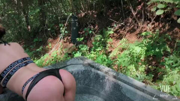 陪同老婆一起洗温泉，有没有一起参与的