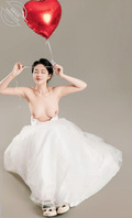 老婆闺蜜婚纱半裸写真
