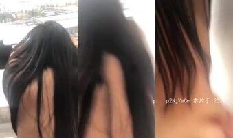 窗外银装素裹，室内热火朝天