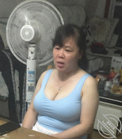 家里空调开太热丈母娘穿这样我的鸡吧硬的不得了0