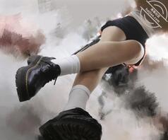 桌底偷拍骚货师范女大肉丝美腿