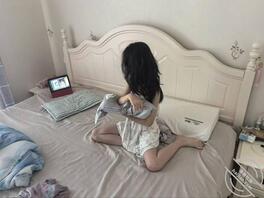 父女相爱之女儿喜欢爸爸
