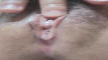 去年在手机里面看见母亲出轨的记录  今年我20岁 她39岁 该怎么拿下她