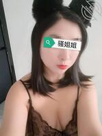 穿着情趣内衣来弟弟家附近开房。1