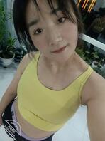 把我骚妈绑在男厕所里，让辛苦了一天的农民工和外卖小哥狠狠发泄一下