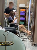 骚妈带着儿子剪头发