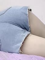 翻到以前偷拍大姨子的照片1