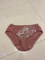 我一直想和自己妈妈做爱，总是用妈妈的内裤胸罩都撸过，但是不知道她发没发现