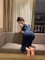 《完美露脸》骚妻给绿主展示骚脚 绿主奖励骚逼大jb猛插