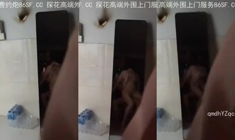 年前来小母狗宿舍对着镜子操