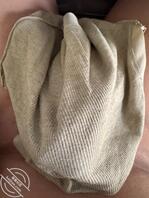 看着乱伦片，拿着丈母娘内裤幻想