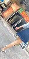 路边偷拍牛仔包臀裙少妇2