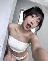 骚逼女大倪雨茵自曝 求爸爸们玩弄辱骂母狗 给小倪破处2