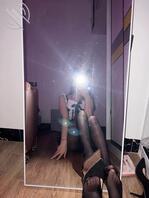 表妹突然发了性感照片给我1