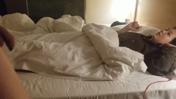 原创普通话 有对白。拍片不易。