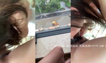 老婆落地窗前口爆