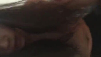 小伙拿着手机自拍黑丝女骑，女主完全蒙圈（完整版看简界）