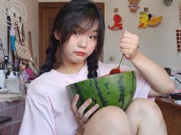 新收的母狗  母狗希望曝光自己  求网友们狠狠的辱骂