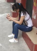 意淫这少妇很久了，刚好超市碰到真想射到这骚屁股上