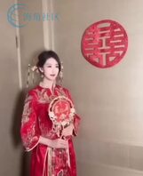 超美新娘结婚穿婚纱和闺蜜露内裤