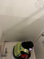 又拍到一个地铁乘务员，可惜没拍到脸，出来追就找不着了，跑的还挺快2