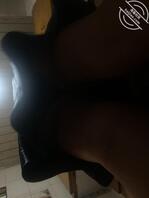 上次摸了妈妈的奶子，这次乘妈妈睡着了偷偷摸她的骚逼