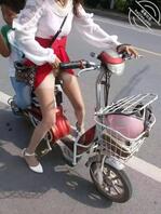 收集几张网友发来走光照片1