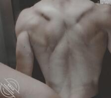 来看看弟弟的大鸡巴和完美身材吧