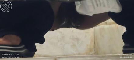 公厕偷拍黑得不行了