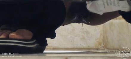 公厕偷拍黑得不行了2