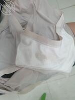 抠完妹妹逼后，内裤上留下了爱液的痕迹 已成年2