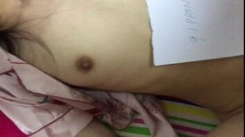 贫乳娇妻，内含对白&ldquo;拍好没？&rdquo;