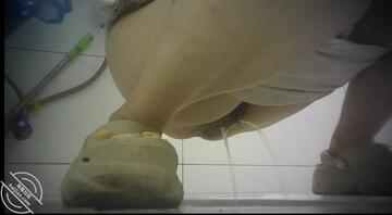 偷拍小良家的尿尿1