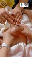 绿帽老公偷拍哺乳期老婆挤奶催乳通乳按摩视频给网友看，大乳房一直喷奶水乳汁0