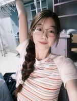 刚毕业的清纯女大学生，其实是一个骚母狗，哥哥们快来让我服侍吧，m找s