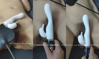 微信附近人约的美女，专门去情趣店买了情趣鞭跟震动棒伺候