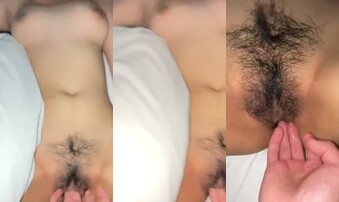 玩玩02年妹妹的骚逼，奶子很大，很骚。