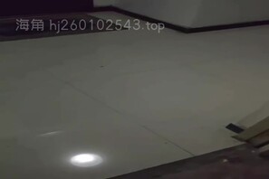 哥哥照顾因失恋不想上学的妹妹（带对白）