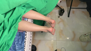 V公子足模摄影：酝酿了好久终于射在小主播脚上