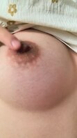 绿帽贡献女朋友，绿奴女友自己玩胸，接龙发出看看你们对象的大奶和骚穴