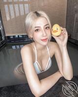 美顏女神Dj Molly讓人看得欲罷不能！「邪惡飽滿乳量」挺到極點了！1