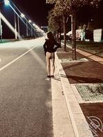 拉面馆回族小骚妻下班露出，骚妻喜欢看大神评论2