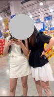 抄底了四个骚逼全都是蕾丝透明窄内 好想拿手指从逼缝里勾出来 闻闻这些骚逼0