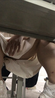 上课意外发现女同学在偷偷摸1