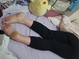 买的小跳蛋到了，监控明天才到 趁妹妹睡着的时候又来她的房间猥亵她了已成年1