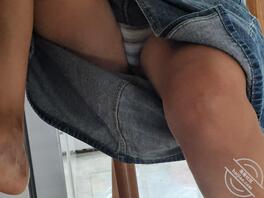 骚妻老是喜欢翘腿，不论裙子还是短裤都容易露出小内内2