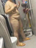 偷拍坦克老婆洗澡，洗逼。欢迎漏出你们的武器，老婆舔屏返图