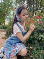 再次光顾医美服务员汤辰寅的臭鞋袜，狠狠打胶射她鞋里0